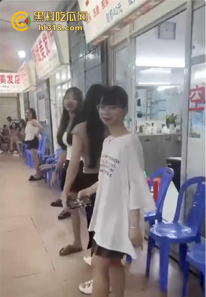 家里有好赌的爹，生病的妈，上学的弟弟，小巷子才能体会人间冷暖，瓜友们答应我尽量能帮就帮！-5