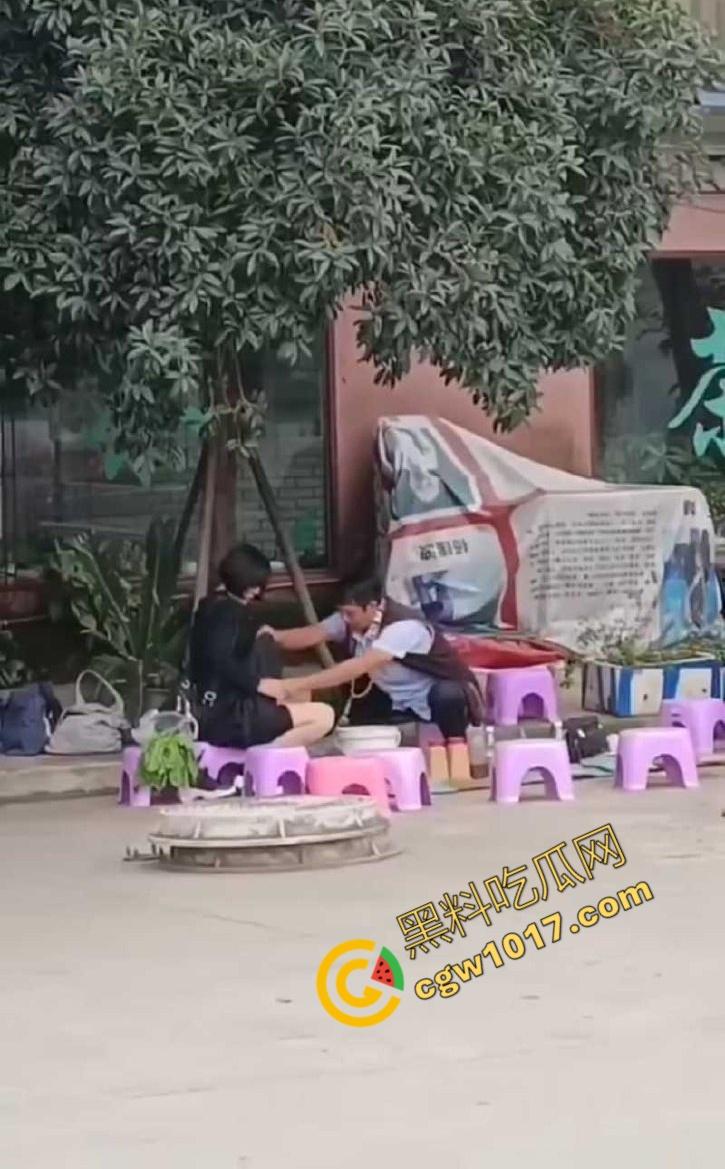 公园算命大师诱骗小仙女，揉胸抠穴就能断知福祸，小仙女被玩弄至高潮，彻底沦陷！-2