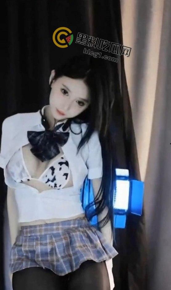 抖音热门网红「万 0」开启粉丝特权！600元入群，Ins私发裸露舞蹈视频！-5