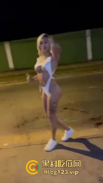 纽约华人区站街女为抢客户互殴，白天华人打晚上洋马拼，唐人街的行情卷成这样了？-8