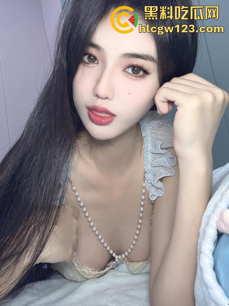 推特长腿御姐【粉了个味】，身材纤细腿长逆天，细腰蜜桃臀完美诱，腿控的兄弟们福利来了！-2