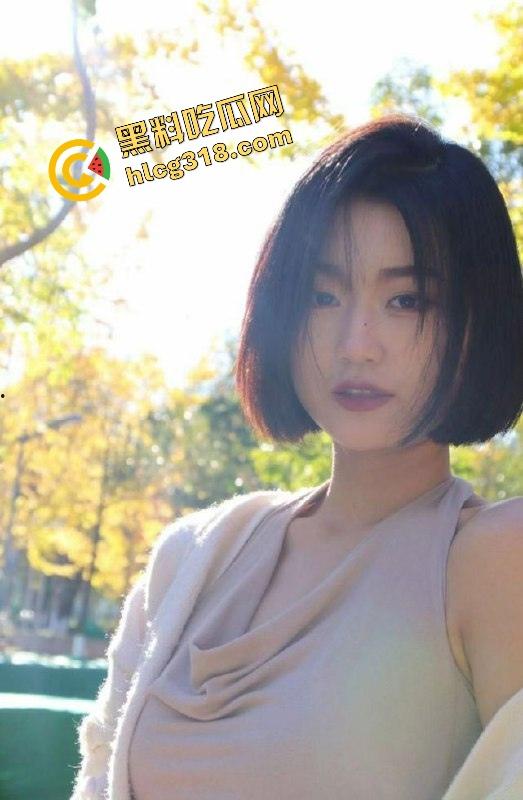 小红书约拍女客户明明有男朋友还骚得不行，广州白云区凌晨偷情被我内射两次，回家还躺进男友被窝装无事！-3