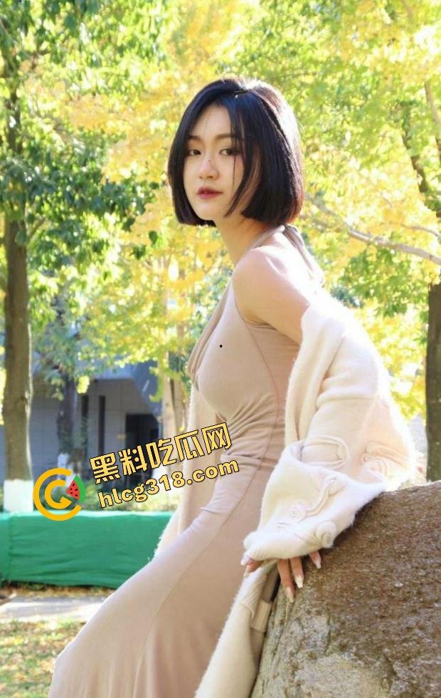 小红书约拍女客户明明有男朋友还骚得不行，广州白云区凌晨偷情被我内射两次，回家还躺进男友被窝装无事！-4