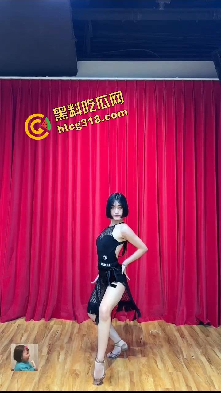 小红书约拍女客户明明有男朋友还骚得不行，广州白云区凌晨偷情被我内射两次，回家还躺进男友被窝装无事！-7