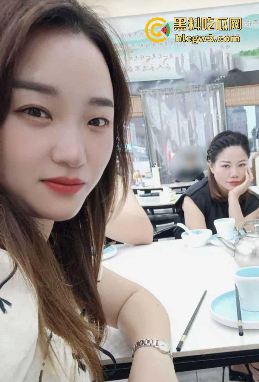 江苏连云港骚货人妻『唐凝钰』偷情视频疯传 掰腿玩各种姿势 老公不在家她带炮友翻云覆雨潮吹床单湿透！-8