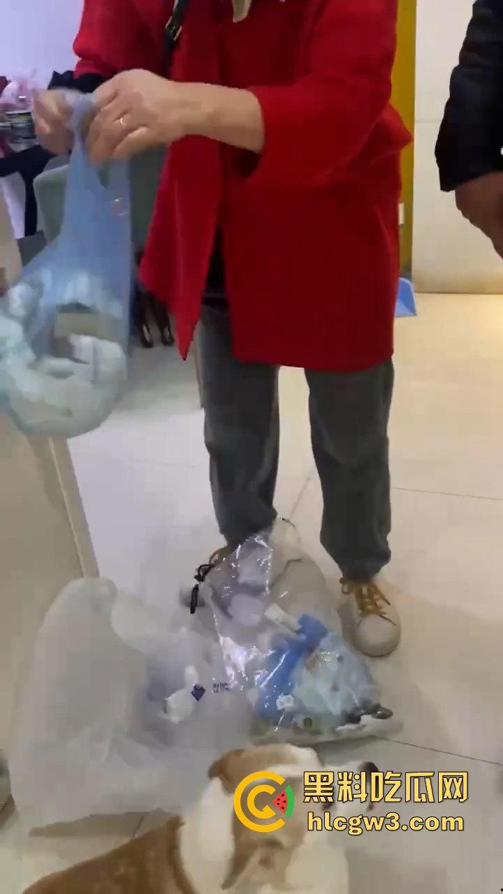 上万金戒指不翼而飞 原是保洁大妈顺手牵羊 对质录音曝光 这演技不得给大妈颁个奥斯卡嘛？-4