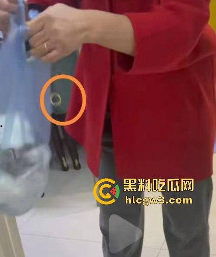 上万金戒指不翼而飞 原是保洁大妈顺手牵羊 对质录音曝光 这演技不得给大妈颁个奥斯卡嘛？-6