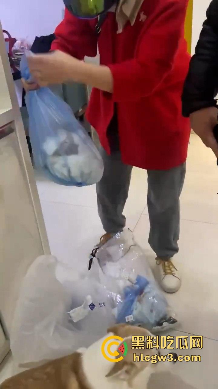 上万金戒指不翼而飞 原是保洁大妈顺手牵羊 对质录音曝光 这演技不得给大妈颁个奥斯卡嘛？-7