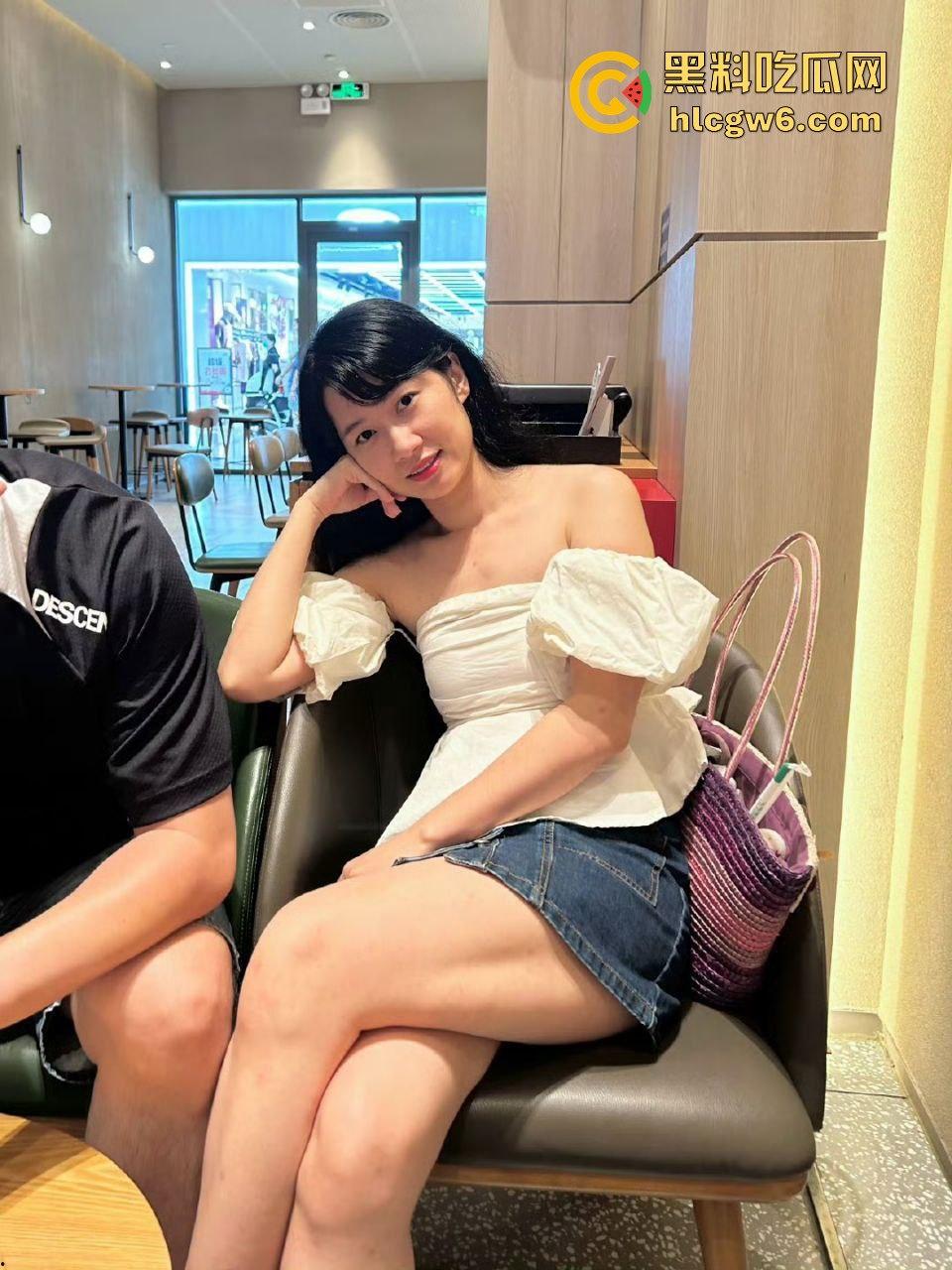 广东反差真实美艳少妇【林嘉玲】性感丝袜和高跟鞋，吕布来了都得射完再走-2