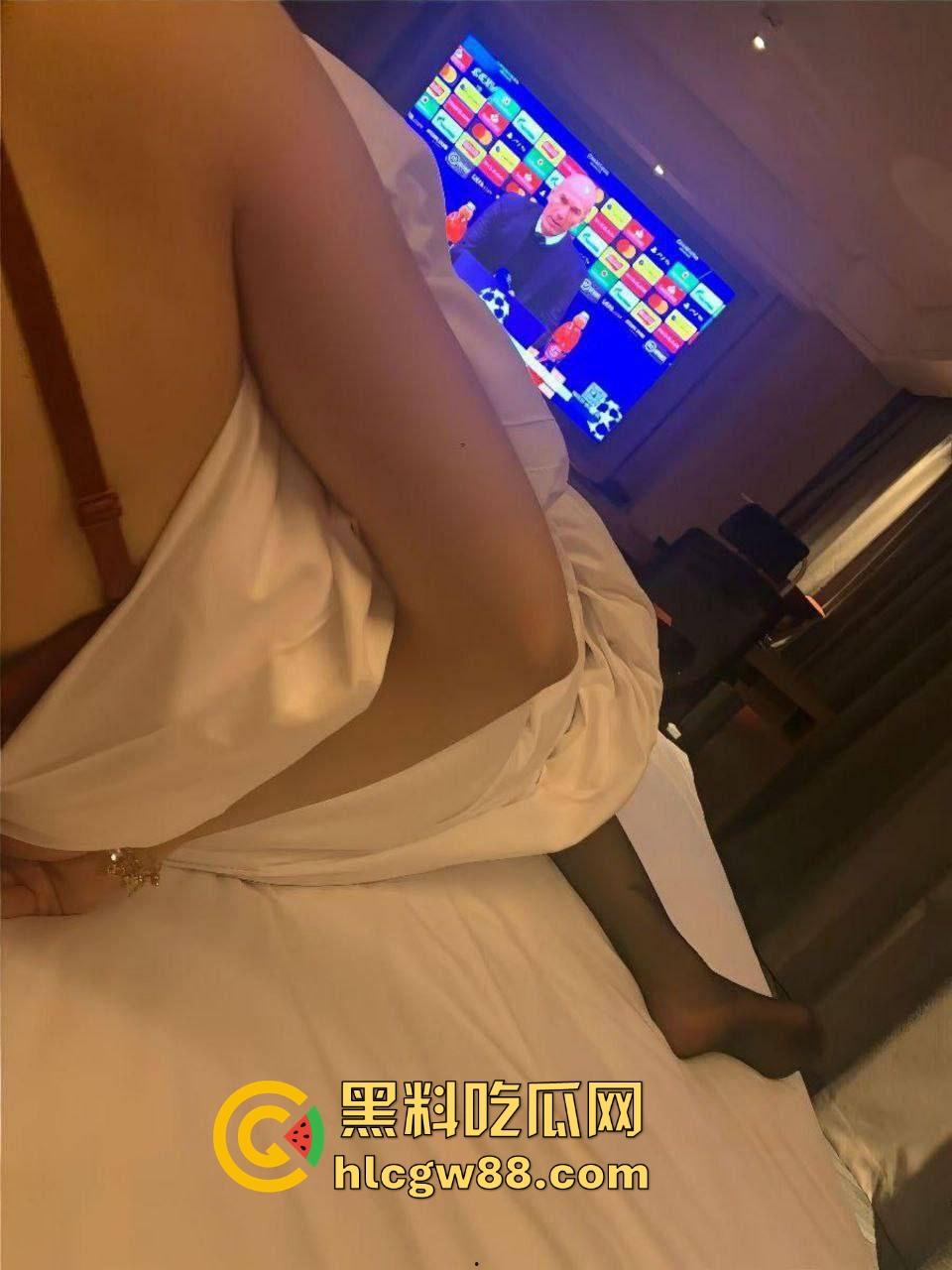 瓜友爆料！社交软件约炮健身女教练【林薇薇】已婚极品的骚少妇 背着老公偷吃无套后入 精液灌满骚穴。-20