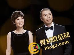 湖南株洲大街惊现冯小刚耍大牌事件，粉丝手机被打掉，热屁股贴冷板凳！-3