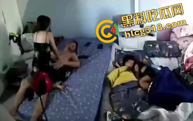 监控流出美少妇午休主动骑上丈夫要公粮，结果他睡得像死猪，儿子翻身险些撞上，枕边风都吹不醒的男人！-4