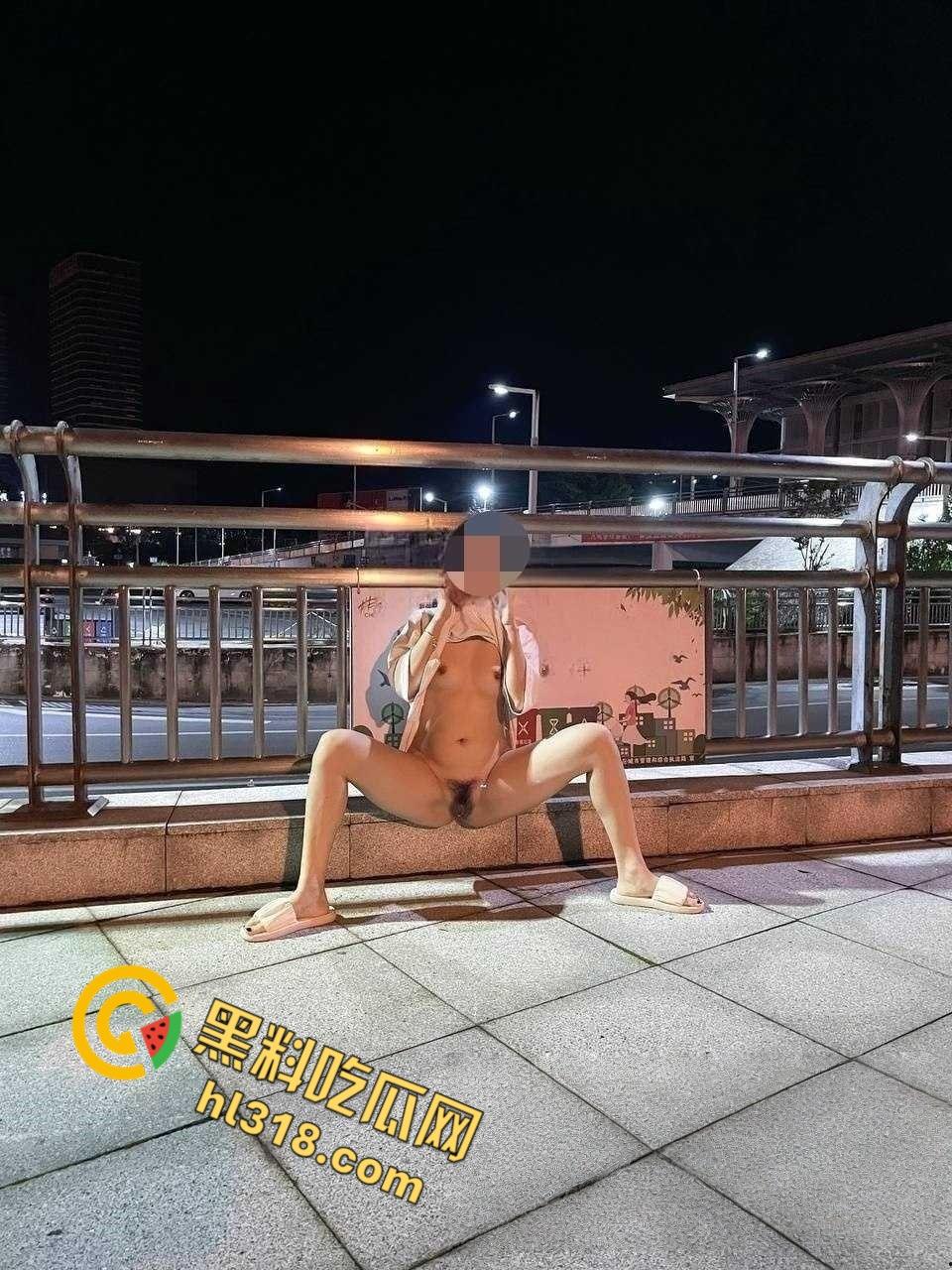 推特极品露出母狗【奶味泡芙】，白嫩身材各种户外私拍，电梯口全裸做爱，不料偶遇邻居魂都吓飞了 !-6