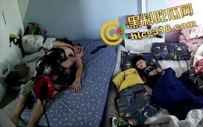 监控流出美少妇午休主动骑上丈夫要公粮，结果他睡得像死猪，儿子翻身险些撞上，枕边风都吹不醒的男人！-9