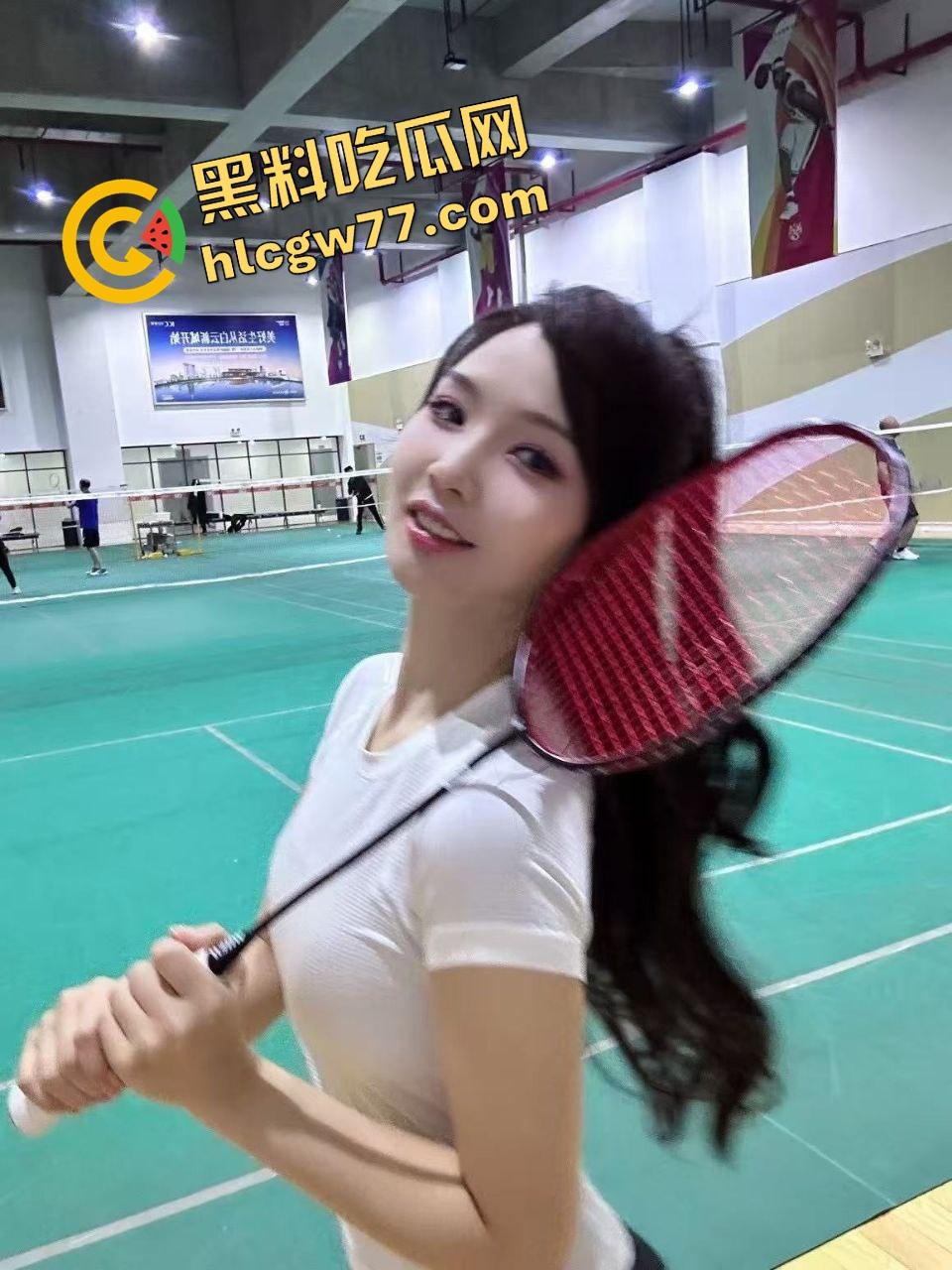 浙江小富婆【赵雪殷】极品女大学生被穷屌爆操视频泄露，骚成这样还敢给人炫！-5