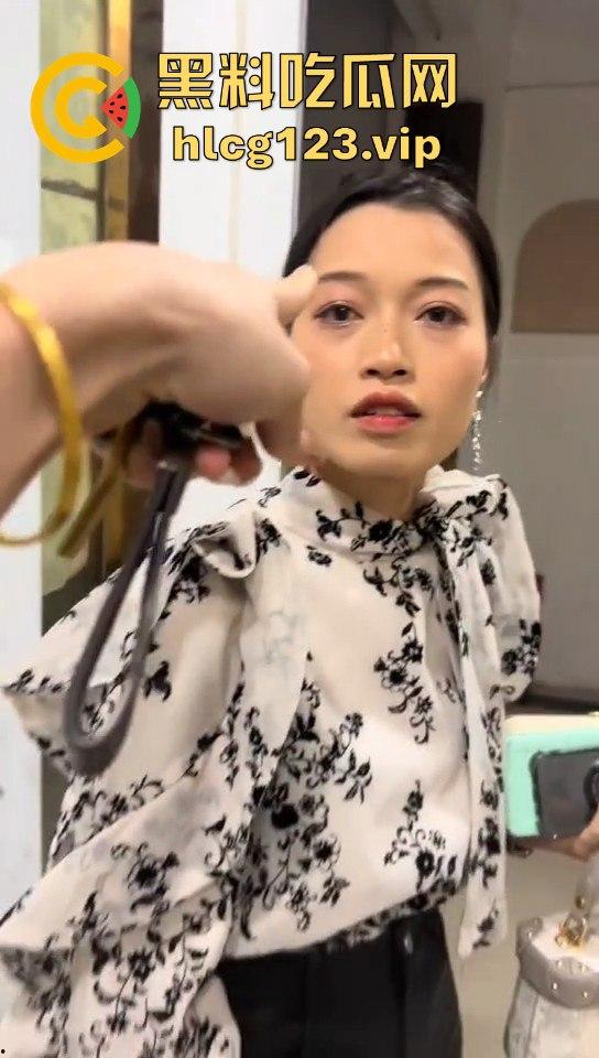 瓜友抓小三现场,广西婊子知三当三!贱人终究逃不过,捉奸现场太文明了?-4