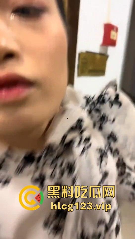 瓜友抓小三现场,广西婊子知三当三!贱人终究逃不过,捉奸现场太文明了?-6