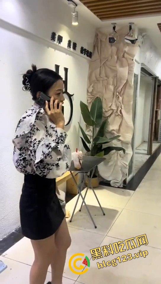 瓜友抓小三现场,广西婊子知三当三!贱人终究逃不过,捉奸现场太文明了?-7