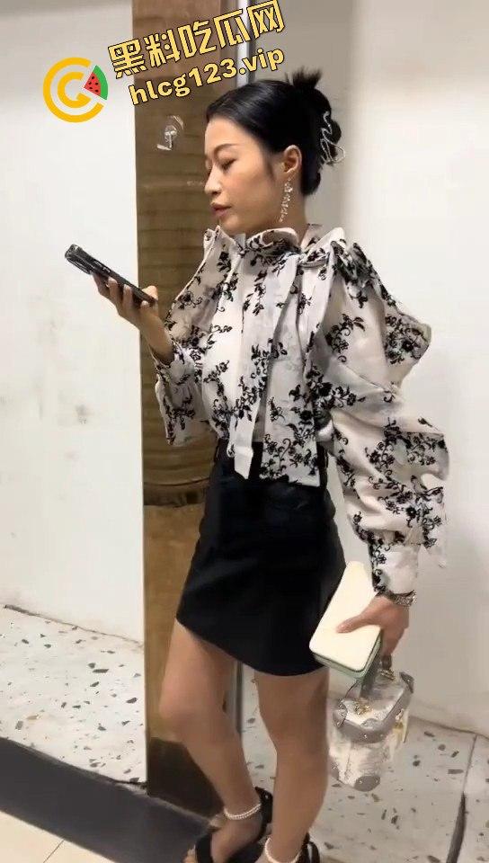 瓜友抓小三现场,广西婊子知三当三!贱人终究逃不过,捉奸现场太文明了?-9