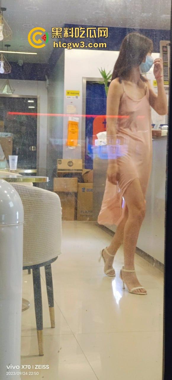 金华极品情侣【小鸟医人】大胆露出！户外放尿、透视装全裸人前露出，骚劲简直拉满！-3