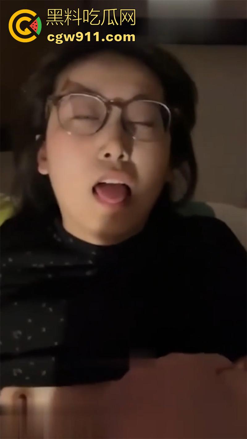 沈阳理工大学【刘欣】清纯学生妹,被富二代包养调教,私密自拍泄露,绝美脸蛋配魔鬼身材,让人欲罢不能!-5