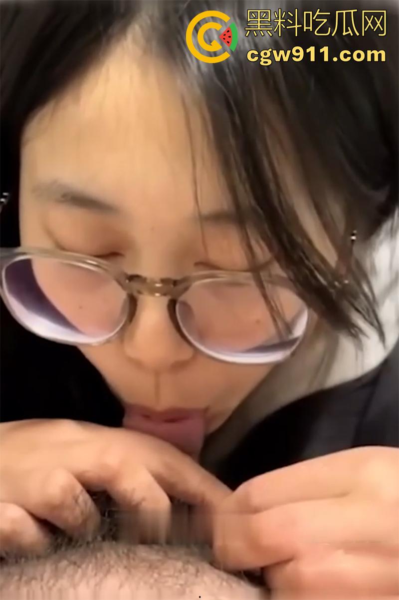 沈阳理工大学【刘欣】清纯学生妹,被富二代包养调教,私密自拍泄露,绝美脸蛋配魔鬼身材,让人欲罢不能!-6