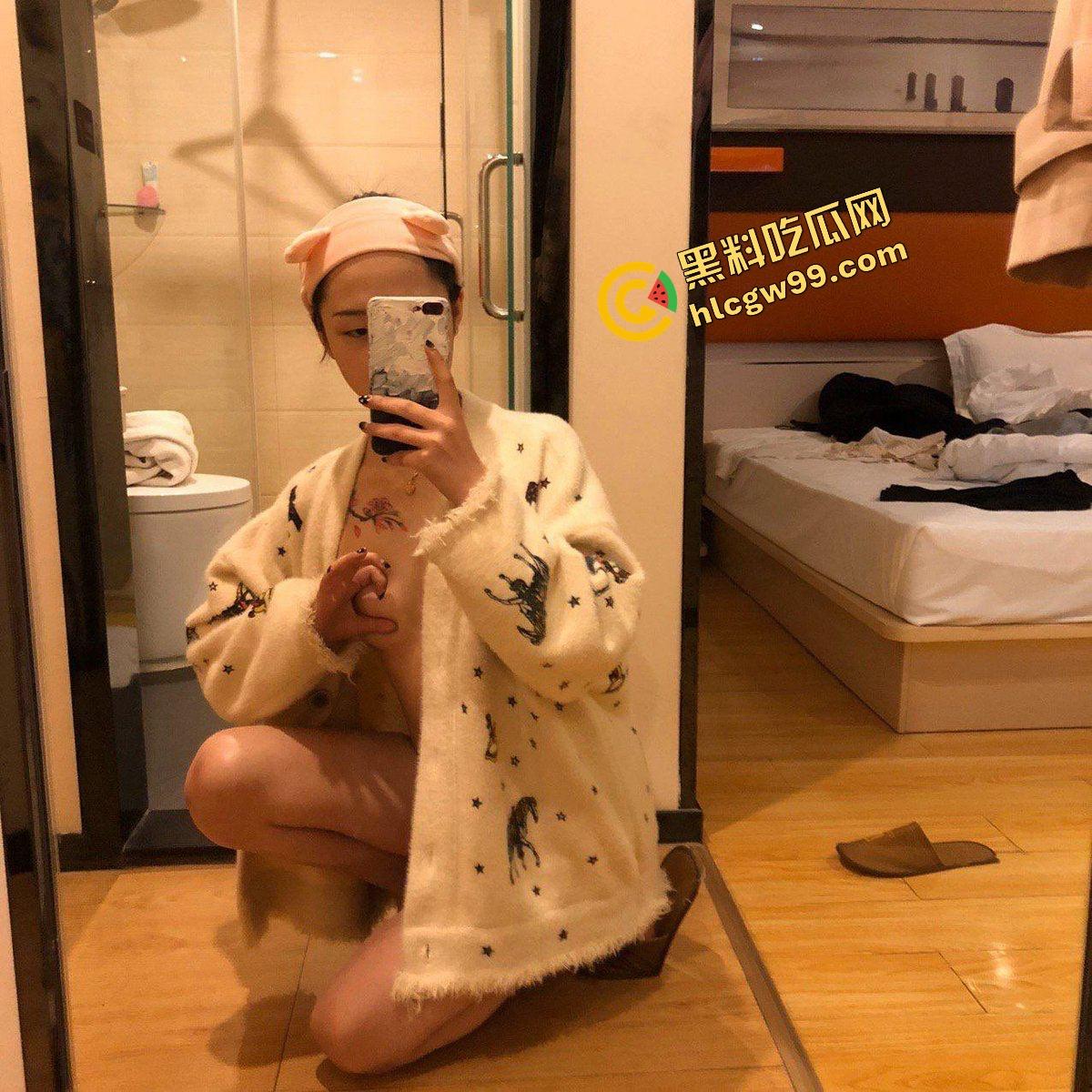 上海行健职业反差骚逼【余思清】分手后遭到前男友曝光不雅，深喉口交吸蛋淫荡诱惑！独家流出！-5