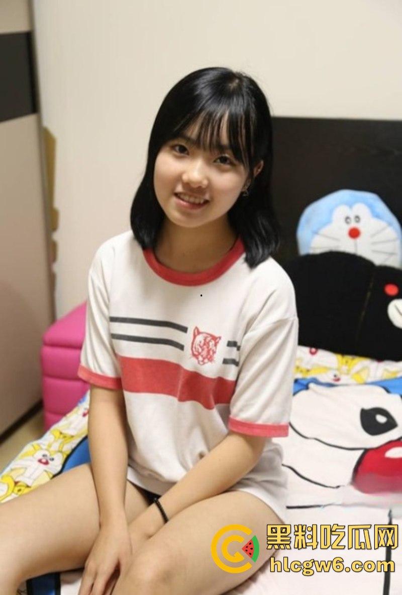 香港呆萌学生妹【陈佳】被骗酒店拍摄裸体写真！清纯无滤镜极致私密大尺度粉穴特写视频曝光！-4