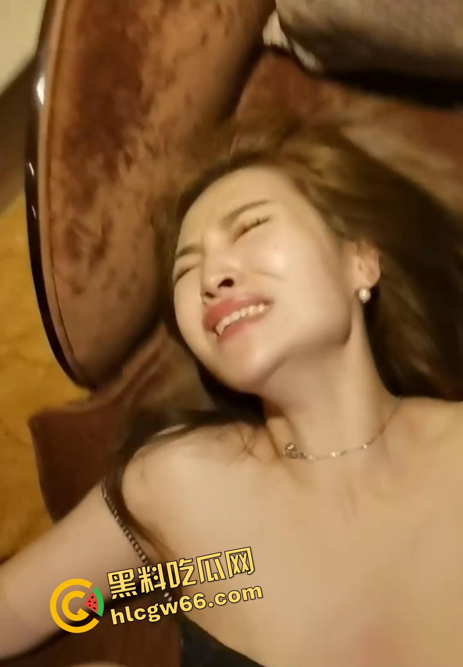 达州极品少妇【吴小倩】背着男友约炮录像，骚逼被操到戴痛苦面具，男友怒放全网！-8