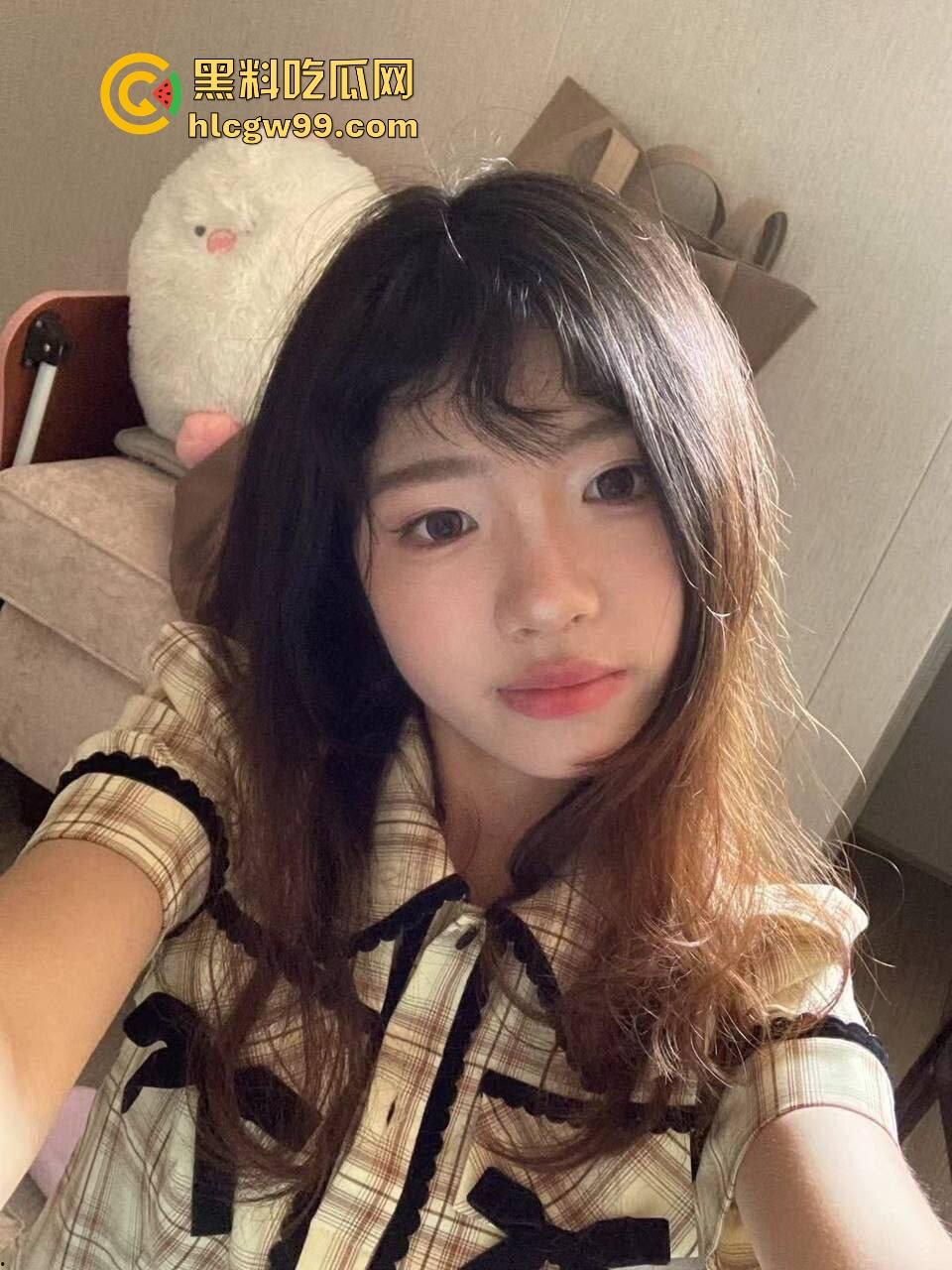 师范大学刚毕业的老师『 曹颖 』台上教语文台下当母狗，课堂上严肃教书，私下穿情趣装爱喝精液舔脚求疼爱！-1