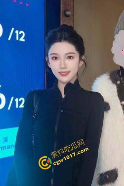 巨乳小姨偷情现场邂逅，猛烈口穴服侍侄子! 线下温柔贤惠，线上欲死欲仙，吃瓜群众爆炸观战!-3