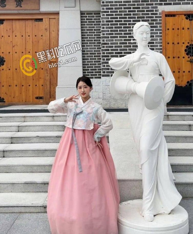 湖北文理学院反差大学生 孟洁 人小癮大的性瘾骚货 人前乖乖女人后骚浪贱的母狗 玩自慰玩具玩的嗷嗷叫-2