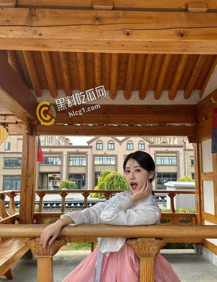 湖北文理学院反差大学生 孟洁 人小癮大的性瘾骚货 人前乖乖女人后骚浪贱的母狗 玩自慰玩具玩的嗷嗷叫-3