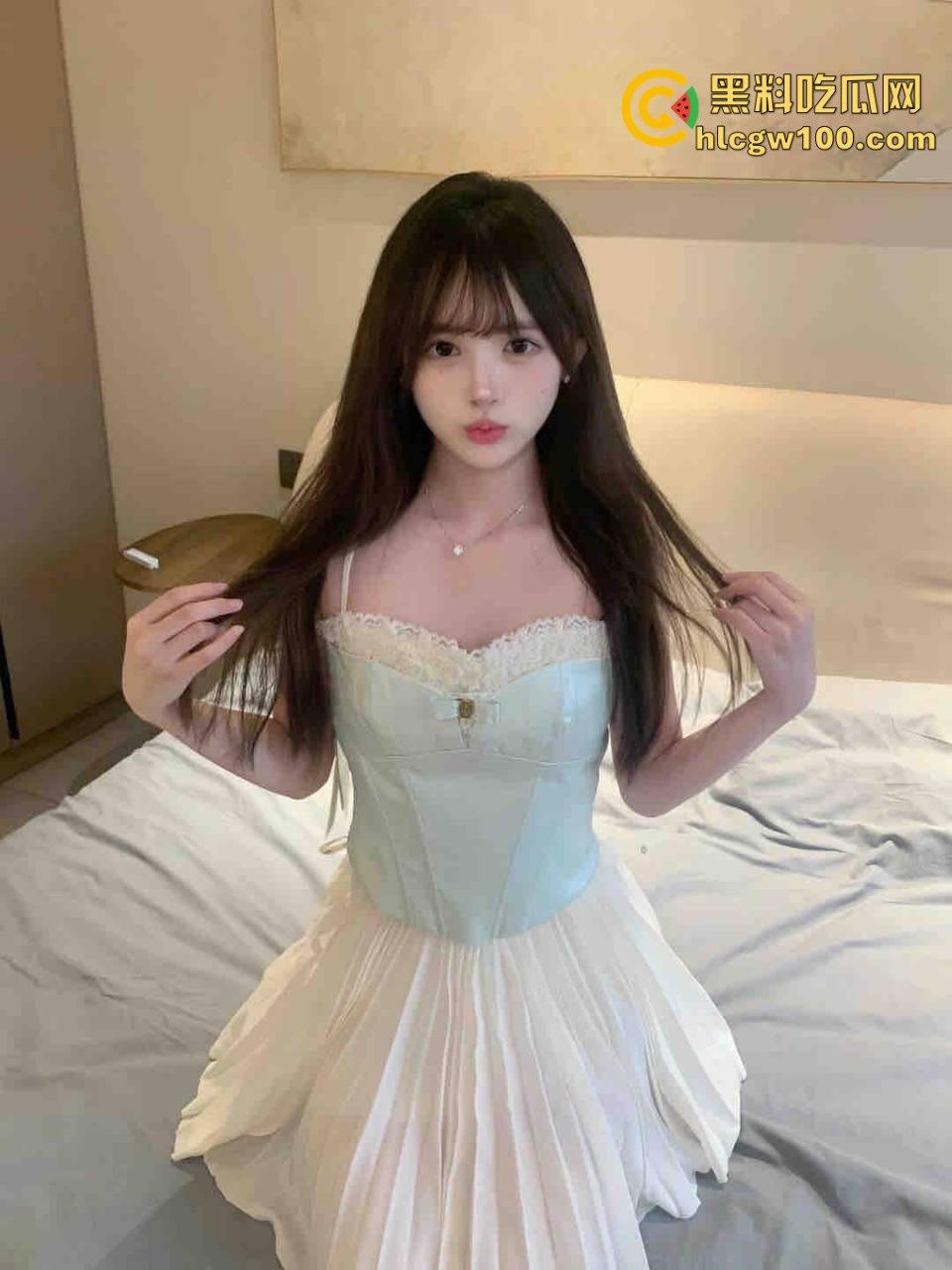 陕西酒店00后前台骚妹子『 蒋可冉 』直接成瓜友御用炮友,干完不粘人骚到骨子里,随叫随到谁用谁爱上!-18
