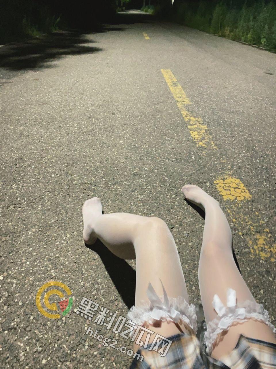 28CM 巨屌假阳具插逼，骚气十足的露出视频震撼曝光！-6