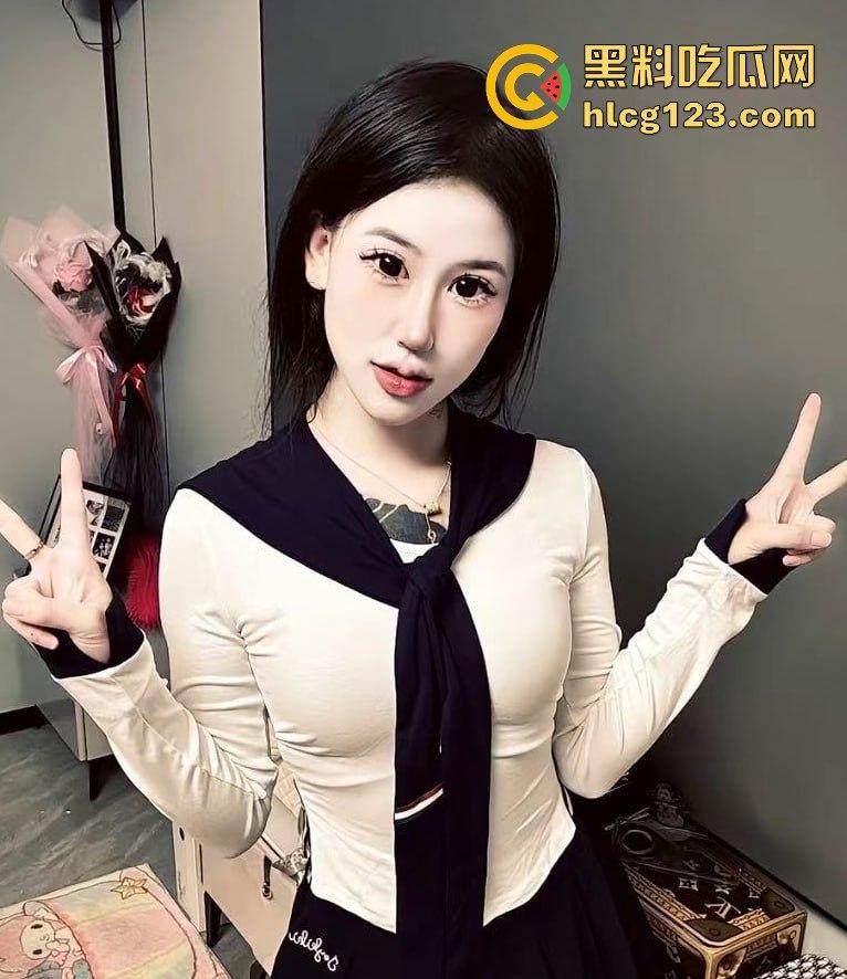 快手团团双飞啪啪视频流出！刚霸凌完别人，转头就跟两精神小伙轮流搞，场面淫荡到爆！-9