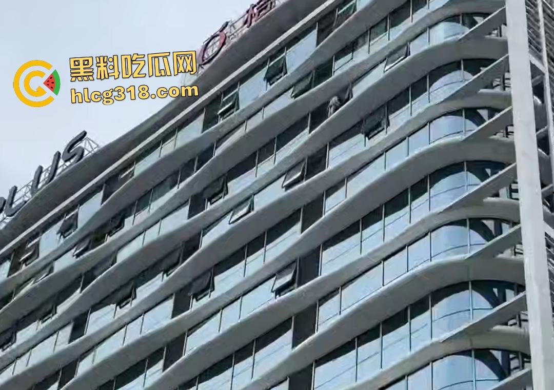 华侨城桔子酒店女子穿最爱的JK跳楼自杀悲剧！原因竟是女友遭男友暴打次日绝望坠楼！-3