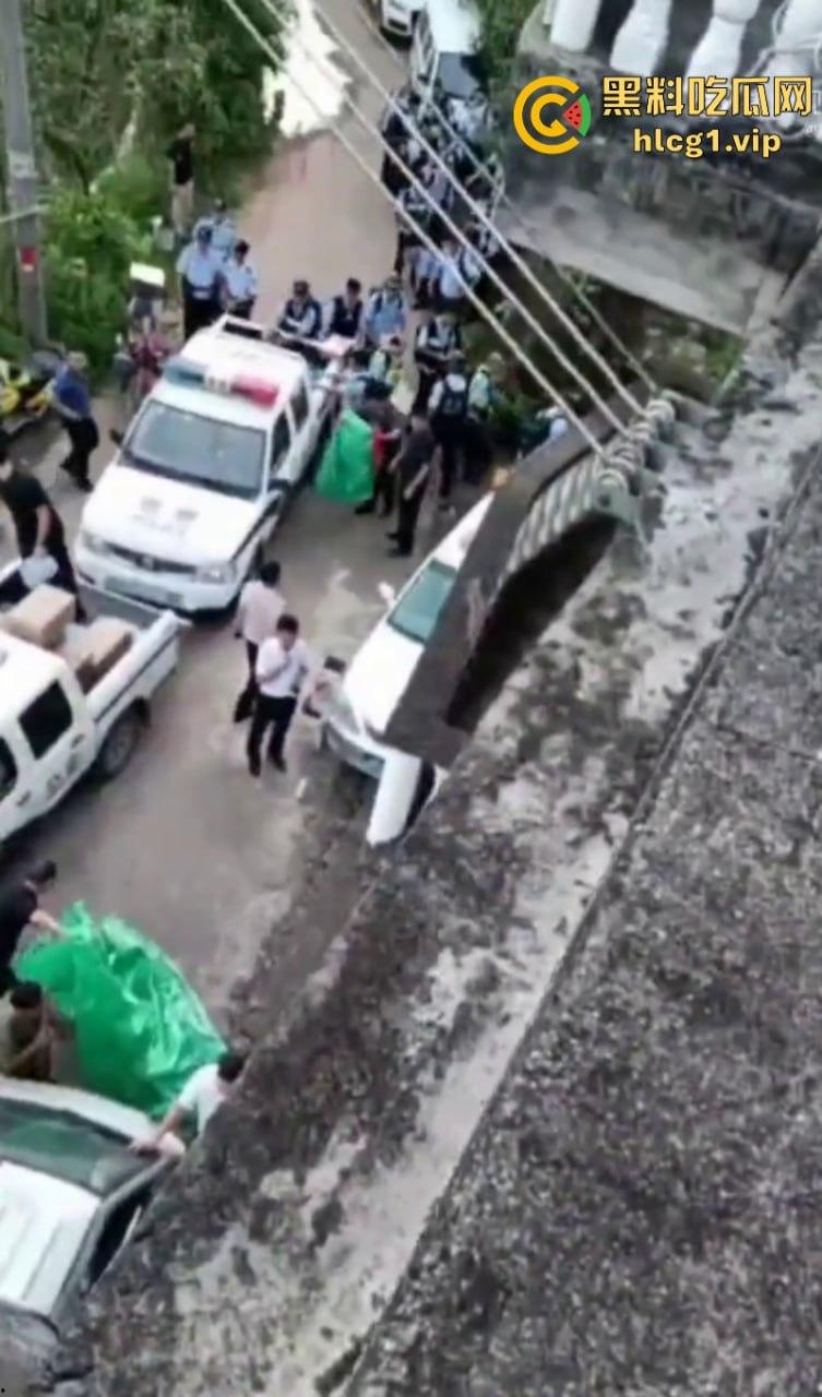 天神下凡一锤6！广西男砍杀邻居致5死1伤 死者含3个孩子-4