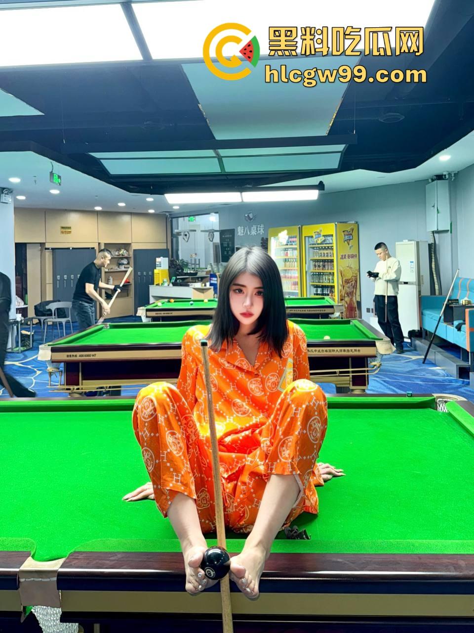 台球厅陪玩睡衣派对大哥充卡秒带走，车里睡衣一脱直接验货开干，车是真的稳，这发黑8果然是一发入魂！-5