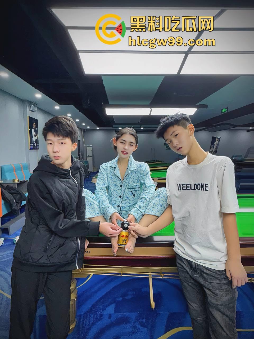 台球厅陪玩睡衣派对大哥充卡秒带走，车里睡衣一脱直接验货开干，车是真的稳，这发黑8果然是一发入魂！-6