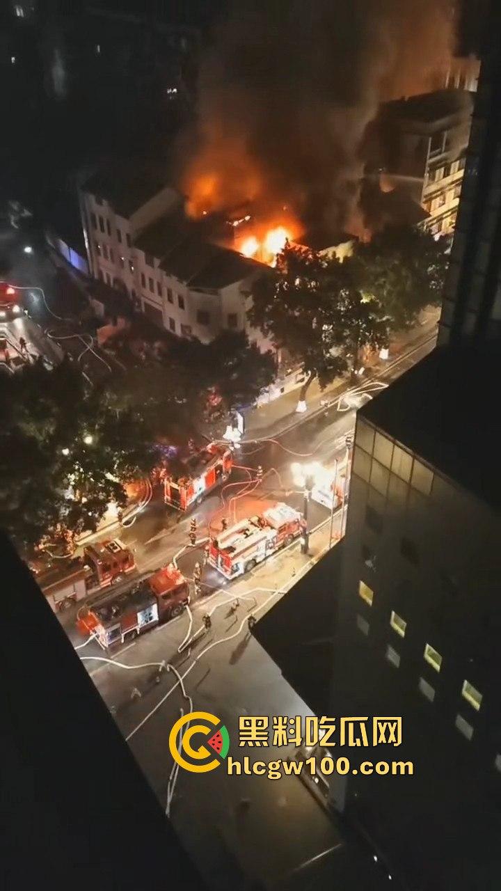 天降灾祸！！重庆市渝中区威斯汀对面新华路家电城失火，现场火光冲天，堪称人间地狱。-10