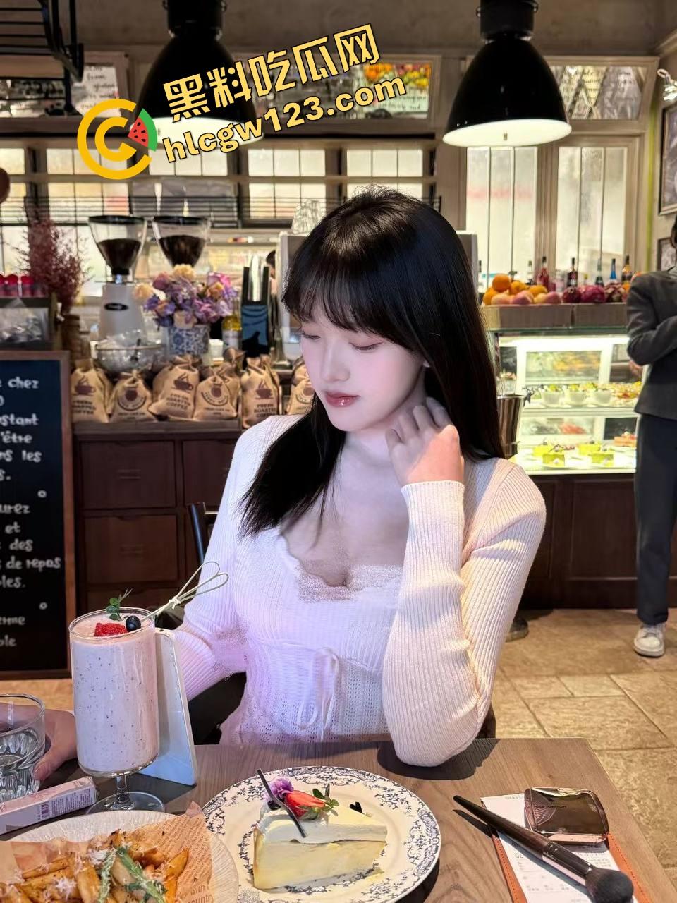 推特约炮圈的狠人，咖神X传清纯萝莉、职场御姐、爆乳人妻全收割，唯独对翘臀骚货百操不厌！-3