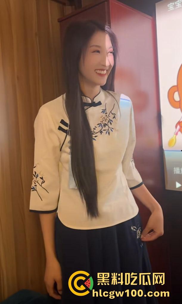 抖音鑫麟阁新娘技师『莉莉安』跪舔视频流出，白月光成屌下玩物，深情吃鸡巴被拍，全网独家曝光！-23