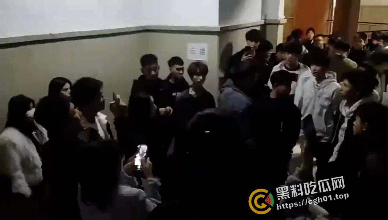 长春健康职业学院大瓜!学生们集体抗议学生会长期霸凌 这是黑社会啊 符合对大专东北银的客观印象-8