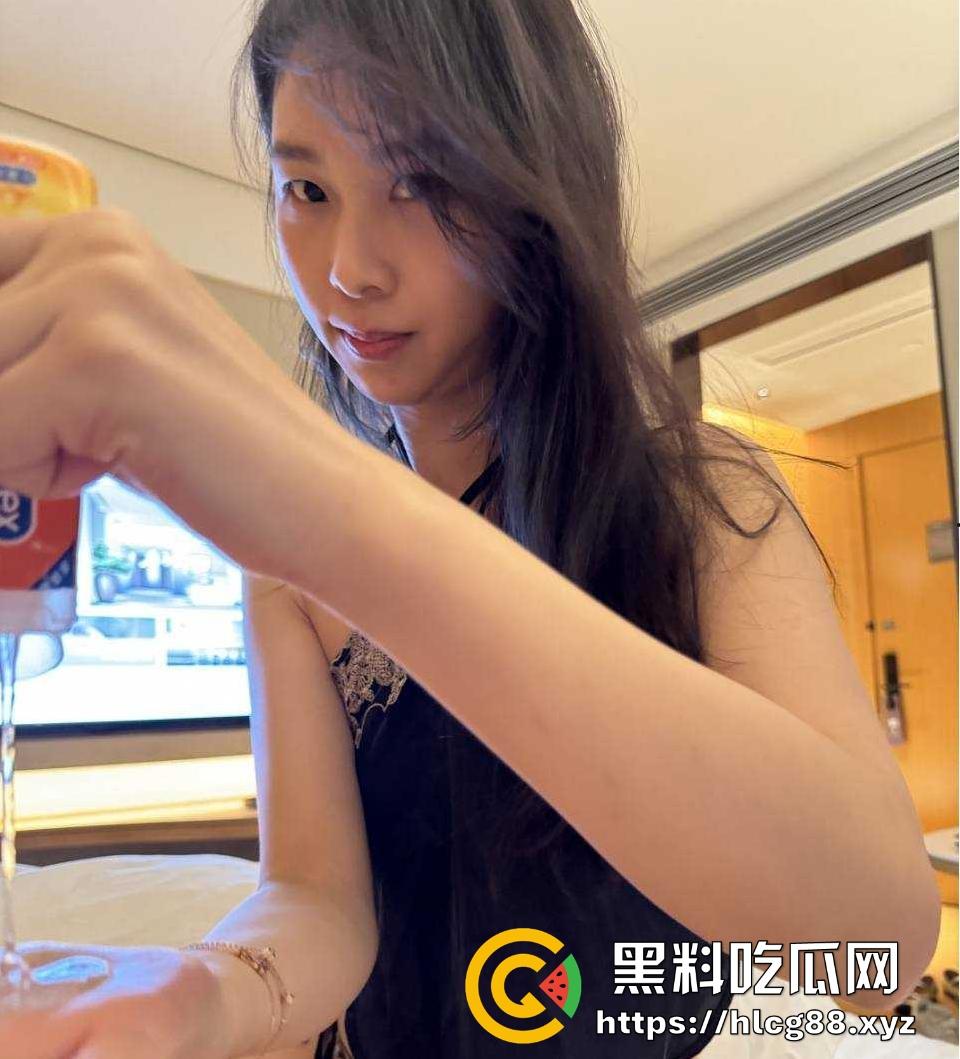 白天给人美容晚上取精滋润骚逼 揭阳时肌美容少妇【范慧慧】全方位服侍金主爽爆了的视频曝光流出!-7