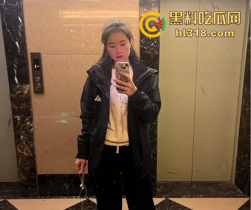 湖南人民医院骚气护士【杨程琳】性欲旺盛多次约炮偷情,敏感秘处被深入挑逗,呻吟声扣人心弦!-1