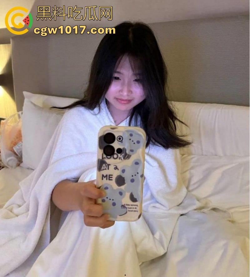 重庆师范大学反差小母狗【魏晓于】微胖巨乳M属性爆棚的小骚逼,年纪不大性爱技巧却拉满,各种口交技巧信手拈来!-1