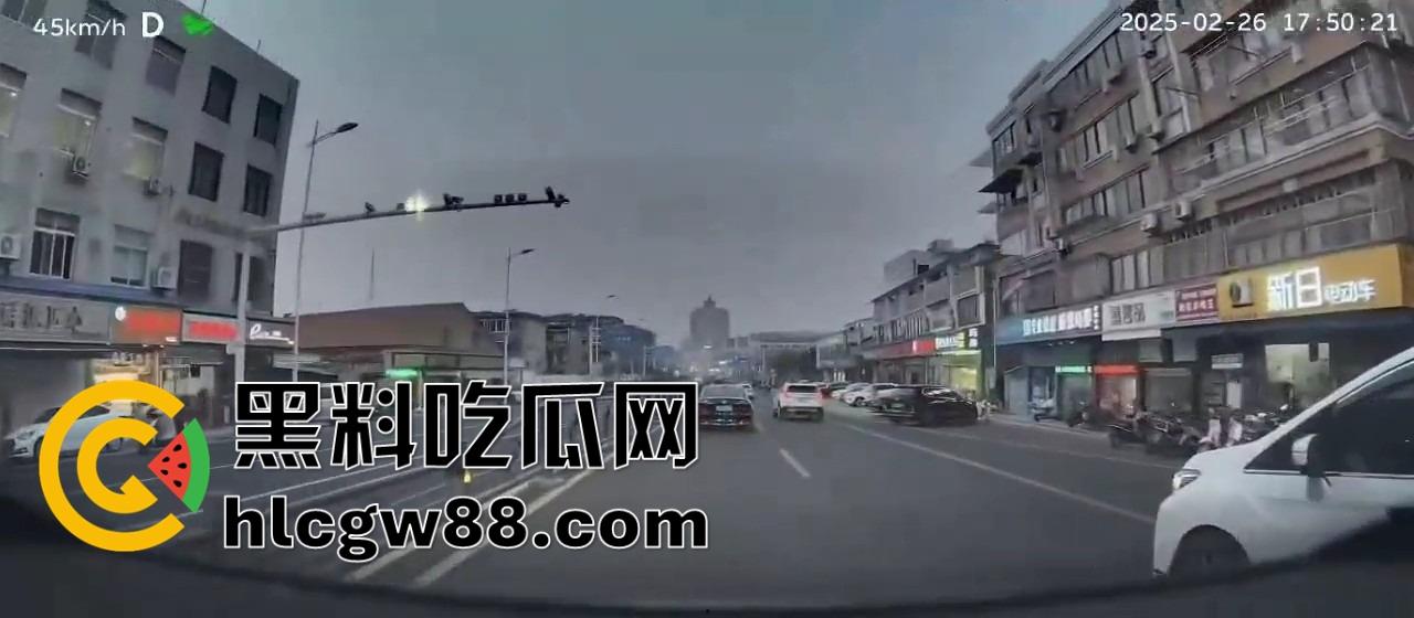 女友抢方向盘撞车差点送我上天,哭着求我别报警,这绿茶婊还想让我原谅她!-9