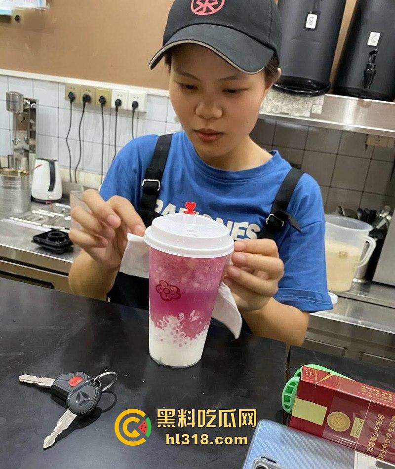 广西巨乳反差人妻【林婷瑶】酒瓶塞逼上下洞齐开,被男朋友调教成风骚母狗,私生活泄密曝光!-1