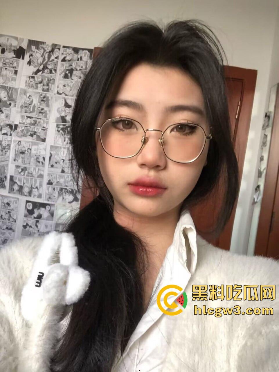 爱跳舞的反差眼镜娘【曹伊宁】和男友自拍流出 娇喘连连自动打桩机式疯狂 一秒变母狗!-2